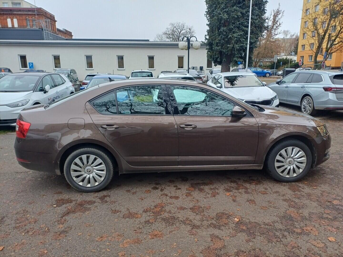 OI199V01697_16.webp_OCTAVIA Ambiente 1.6 TDI 85 kW automat