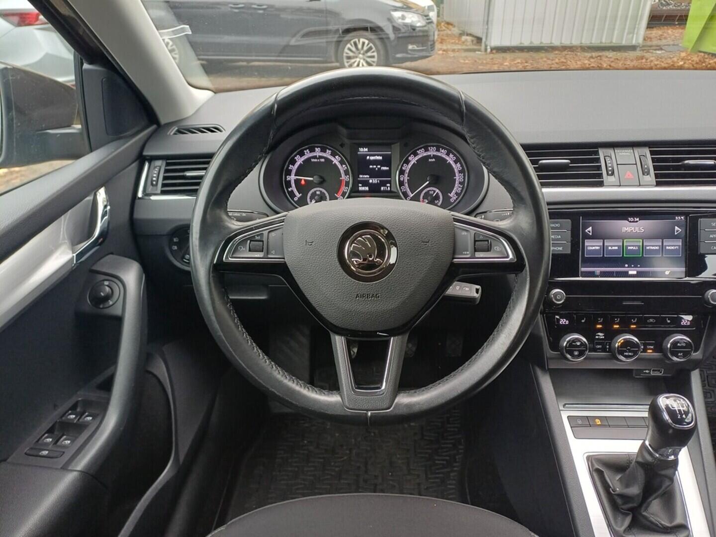 OI199V01697_23.webp_OCTAVIA Ambiente 1.6 TDI 85 kW automat