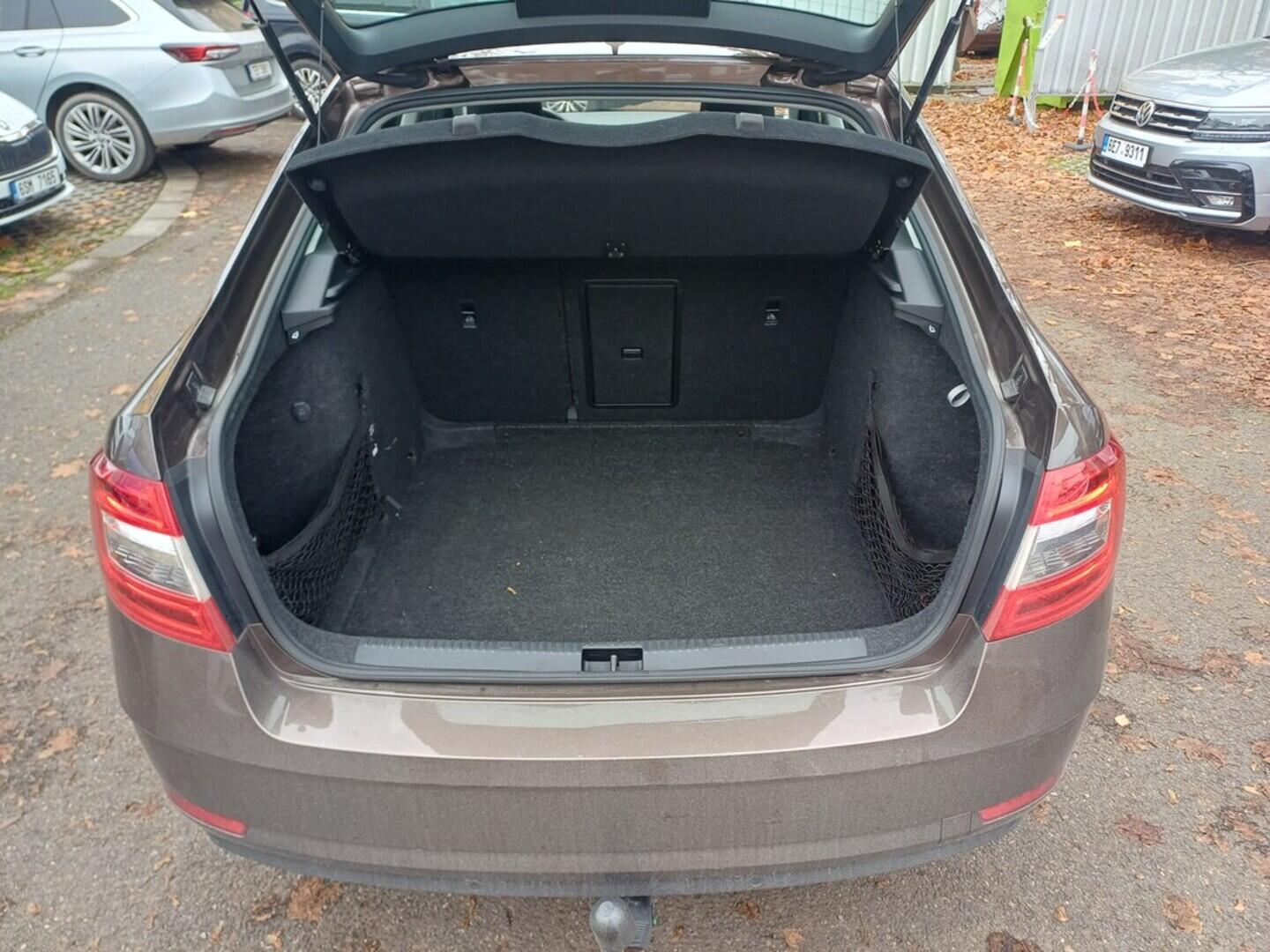 OI199V01697_29.webp_OCTAVIA Ambiente 1.6 TDI 85 kW automat