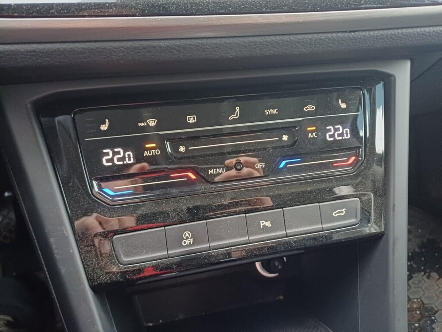 OI199V01699_27.webp_TOURAN CL 2.0 TDI 110 kW automat, DPH