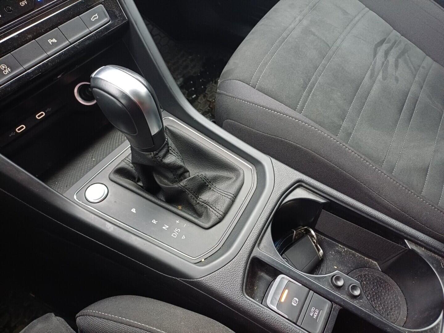 OI199V01699_28.webp_TOURAN CL 2.0 TDI 110 kW automat, DPH