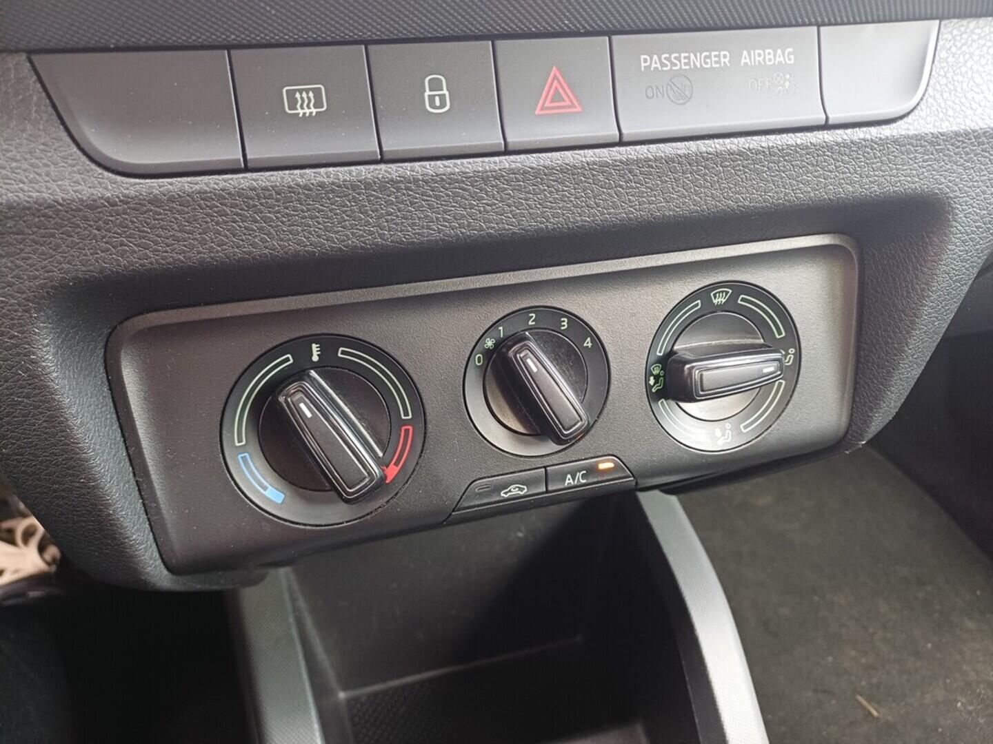 OI199V01703_25.webp_FABIA Active 1.0 TSI 70 kW manuál, DPH