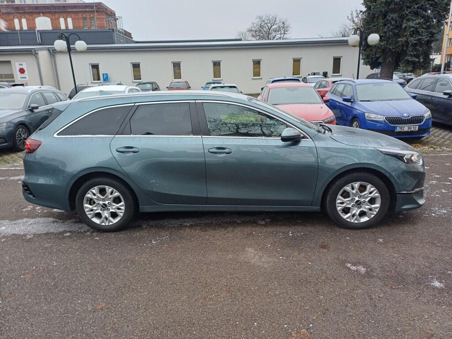 OI199V01704_16.webp_CEED TOP 1.5 T-GDi 117 kW manuál, DPH