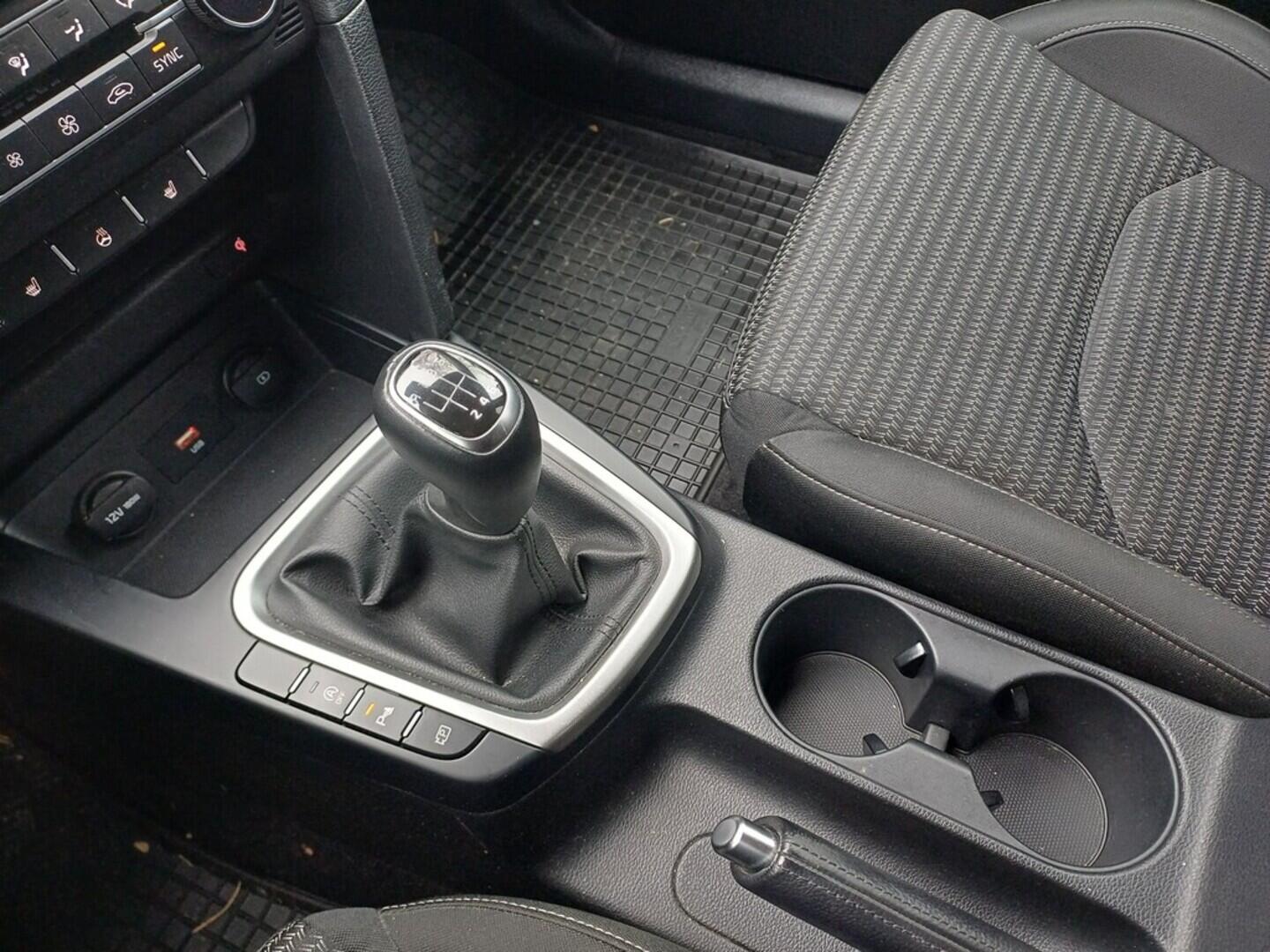 OI199V01704_28.webp_CEED TOP 1.5 T-GDi 117 kW manuál, DPH