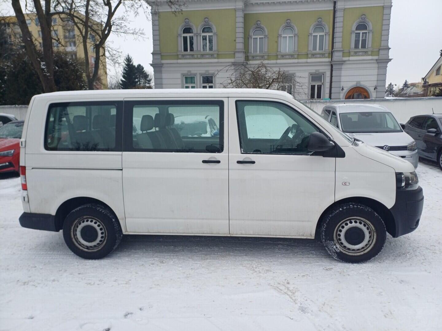 OI199V01705_16.webp_TRANSPORTER KOMBI  2.0 TDI 75 kW manuál, DPH