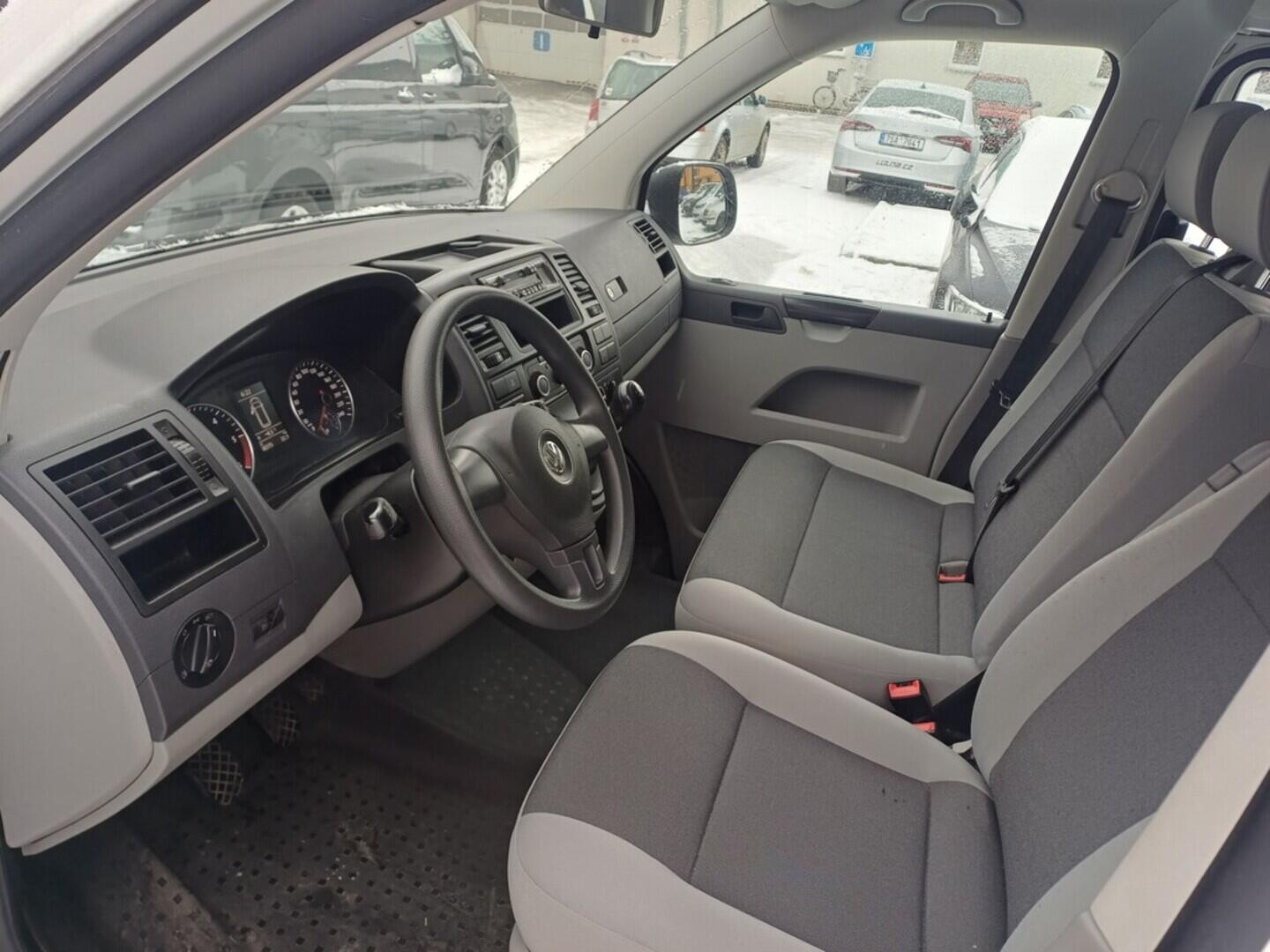 OI199V01705_19.webp_TRANSPORTER KOMBI  2.0 TDI 75 kW manuál, DPH