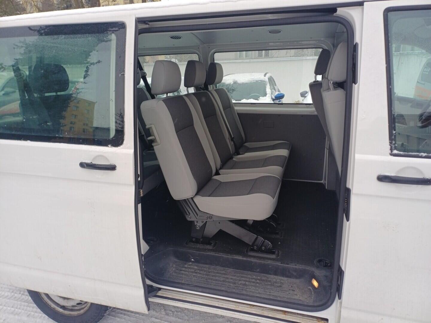 OI199V01705_27.webp_TRANSPORTER KOMBI  2.0 TDI 75 kW manuál, DPH