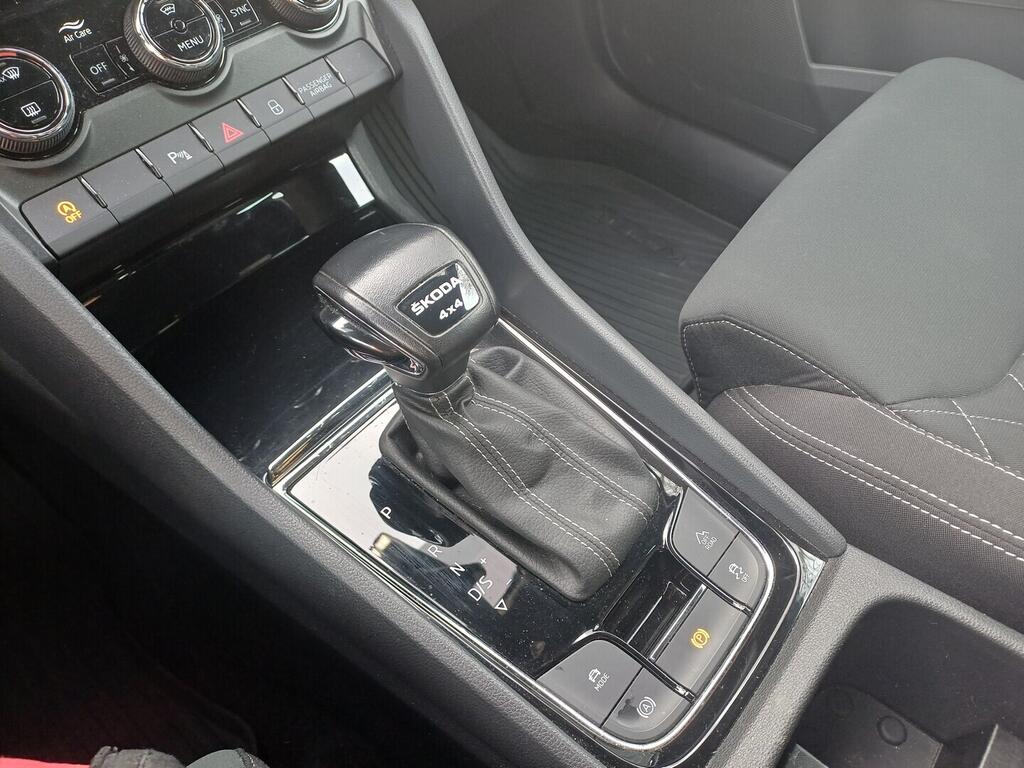 OI199V01707_28.webp_KAROQ SportLine 2.0 TSI 140 kW automat