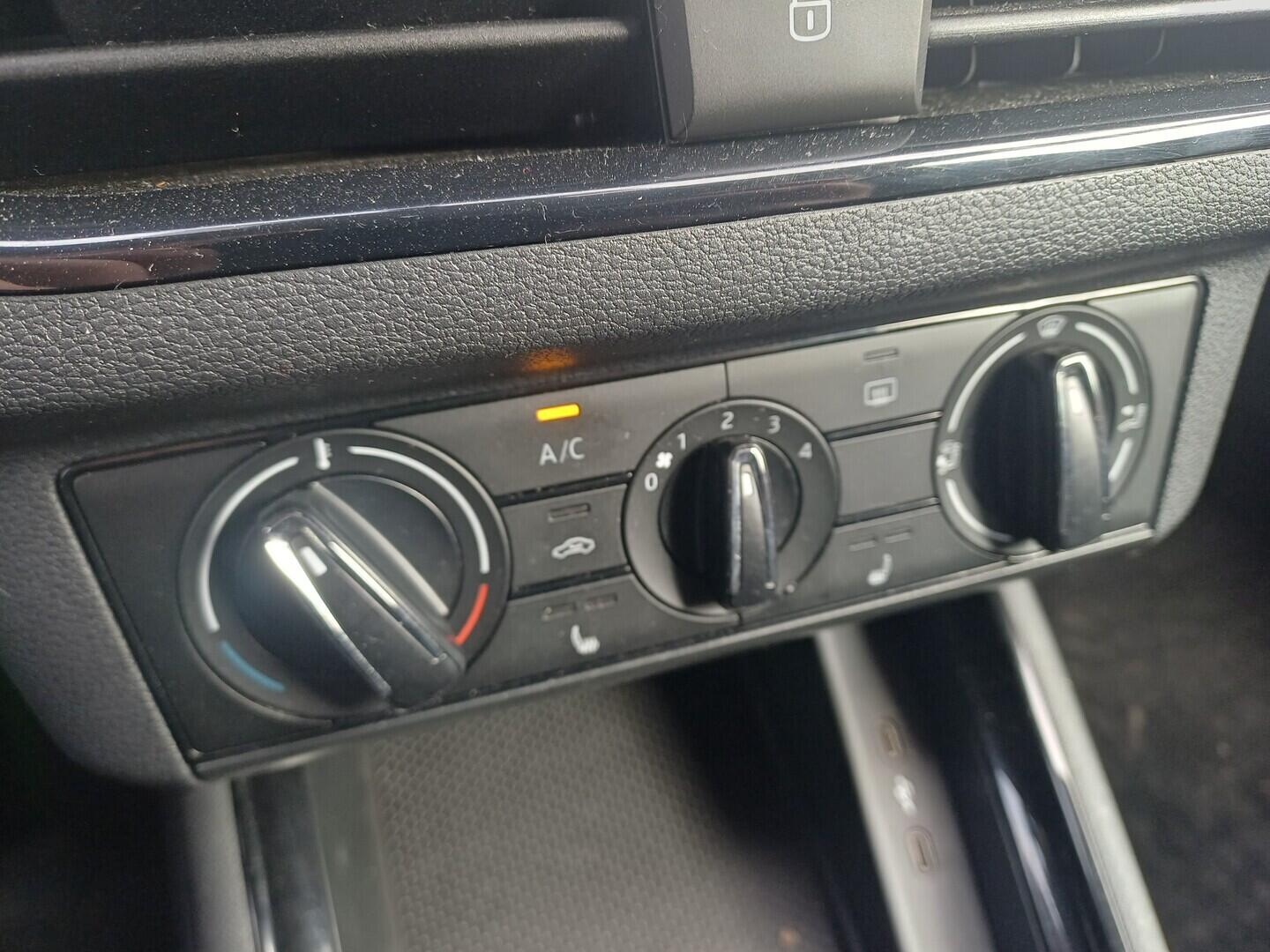 OI199V01710_27.webp_SCALA Ambition 1.5 TSI 110 kW manuál, DPH