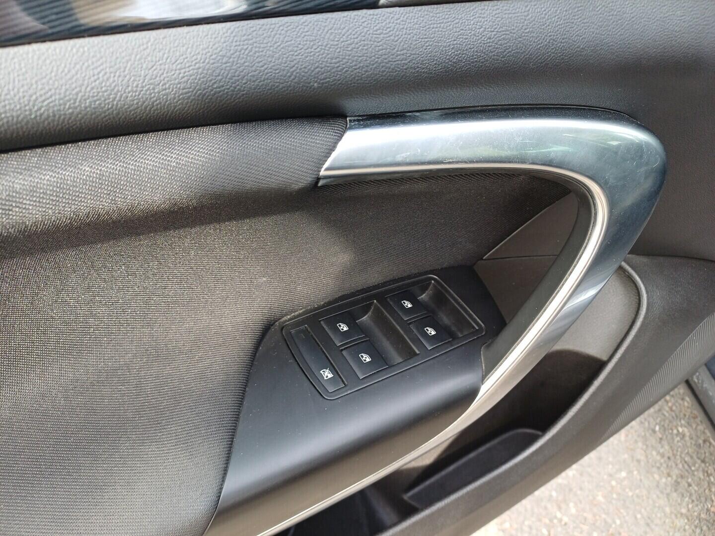 OI199V01711_21.webp_INSIGNIA Sports Tourer 1.6 EcoTec 125 kW manuál