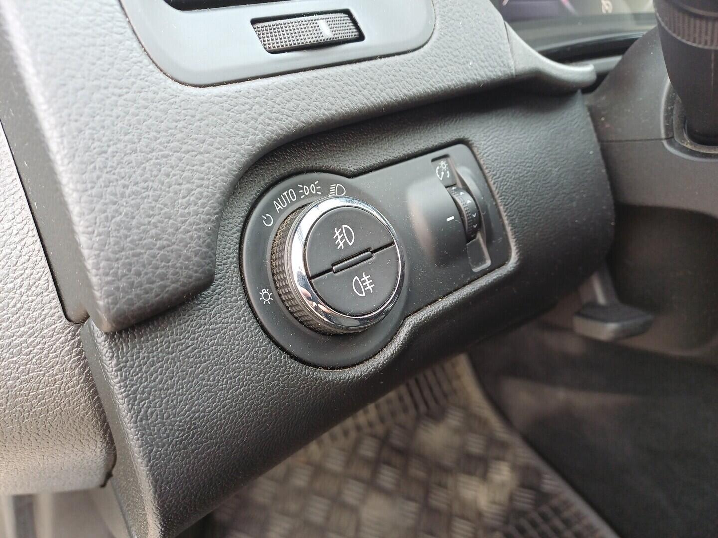 OI199V01711_22.webp_INSIGNIA Sports Tourer 1.6 EcoTec 125 kW manuál