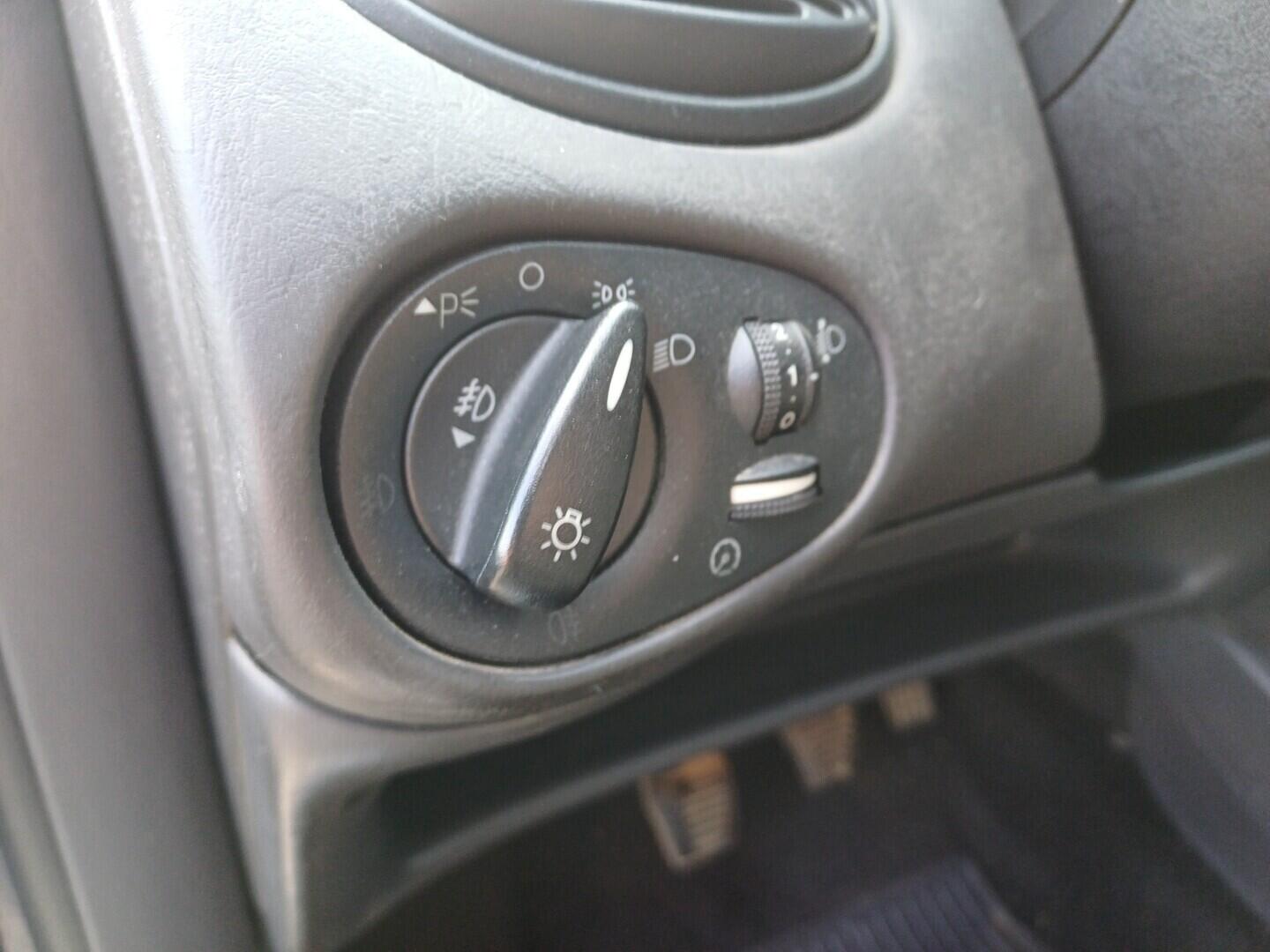 OI199V01712_22.webp_FOCUS  1.8 TDCi 74 kW manuál