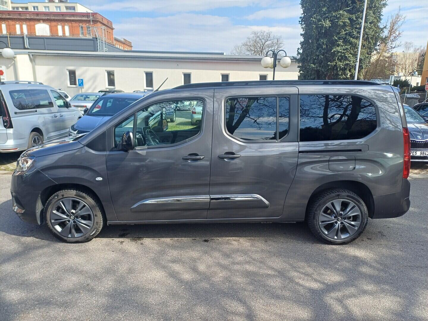 OI199V01714_12.webp_PROACE CITY VERSO Family 1.5 D4 96 kW automat