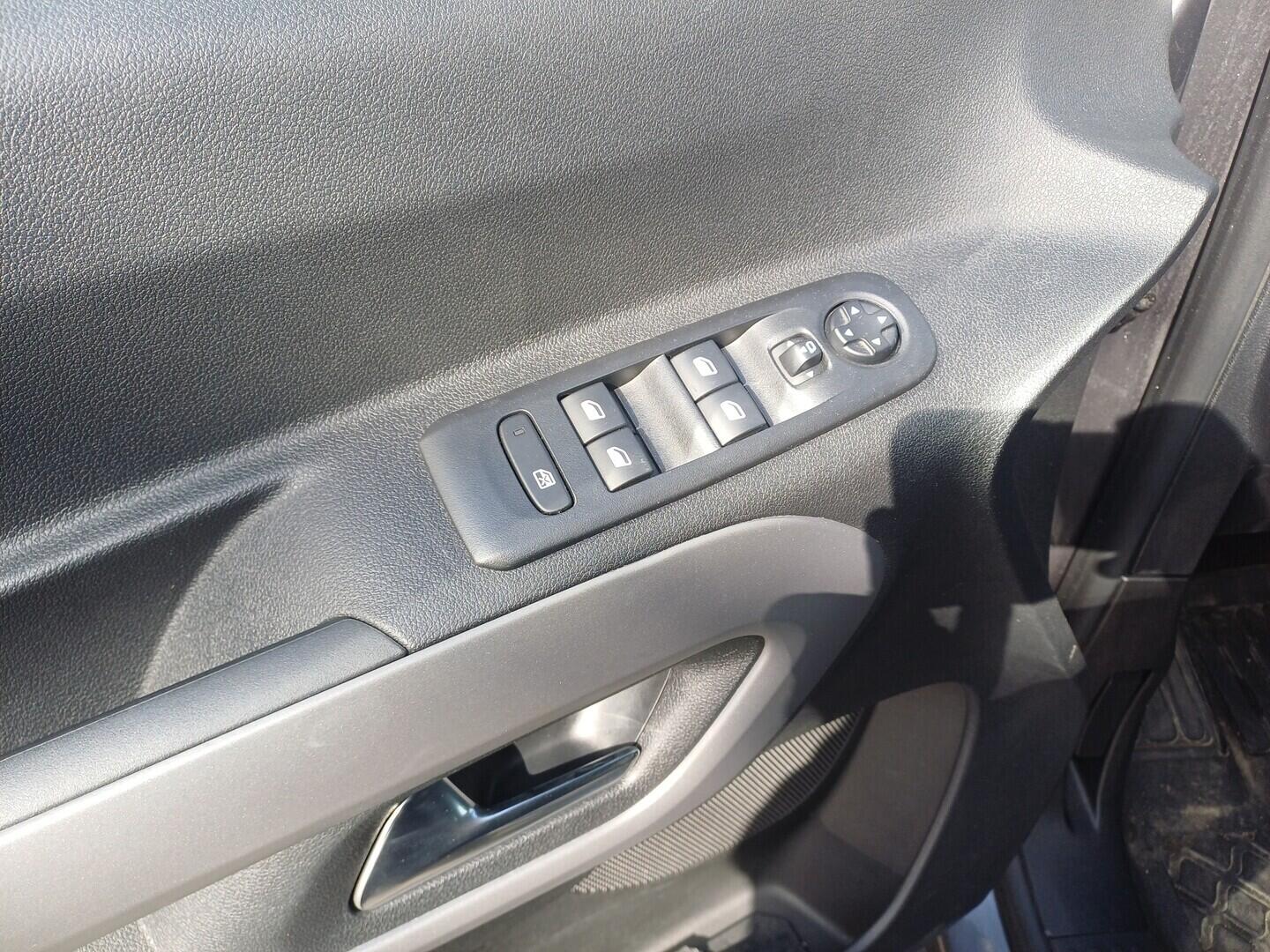 OI199V01714_21.webp_PROACE CITY VERSO Family 1.5 D4 96 kW automat