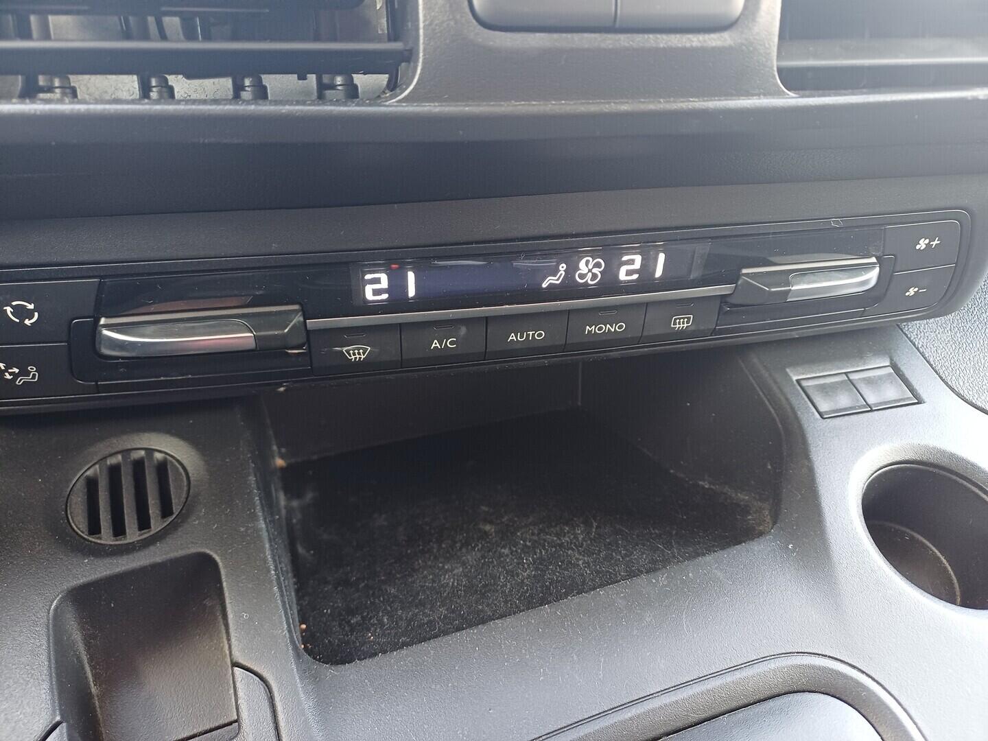 OI199V01714_25.webp_PROACE CITY VERSO Family 1.5 D4 96 kW automat