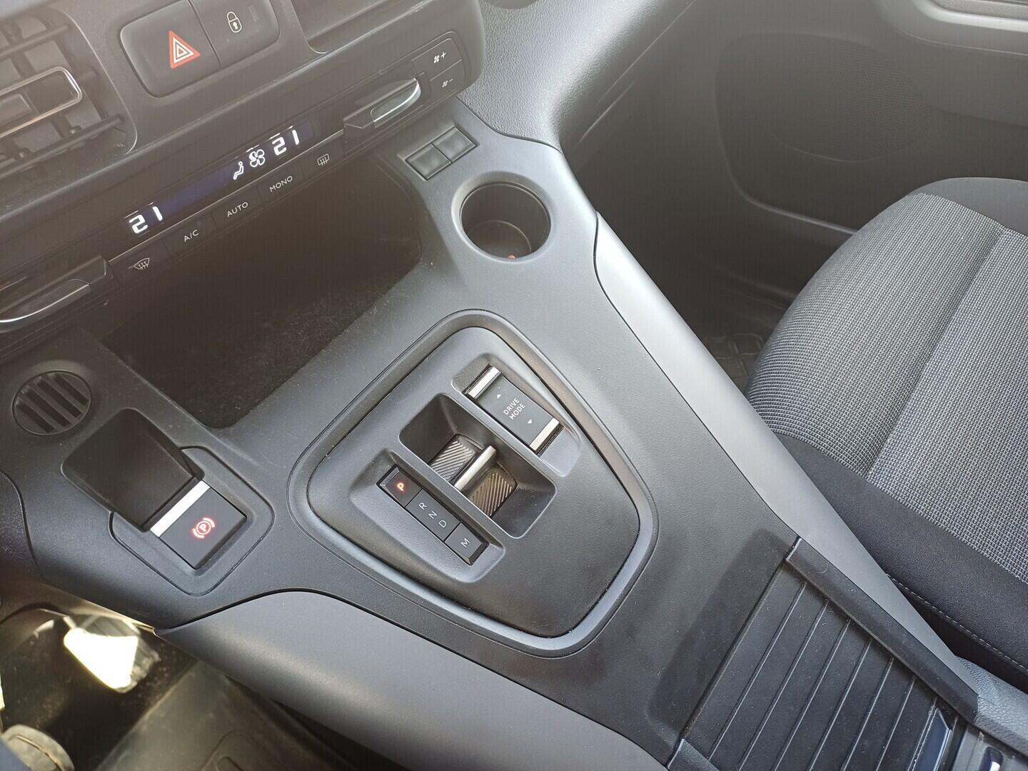 OI199V01714_26.webp_PROACE CITY VERSO Family 1.5 D4 96 kW automat