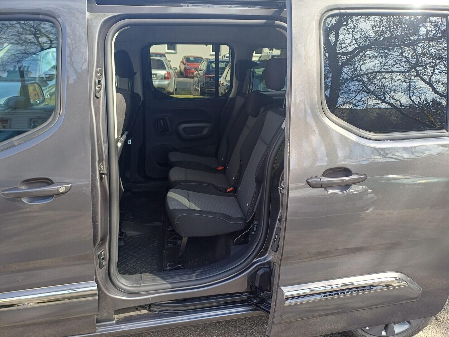 OI199V01714_27.webp_PROACE CITY VERSO Family 1.5 D4 96 kW automat