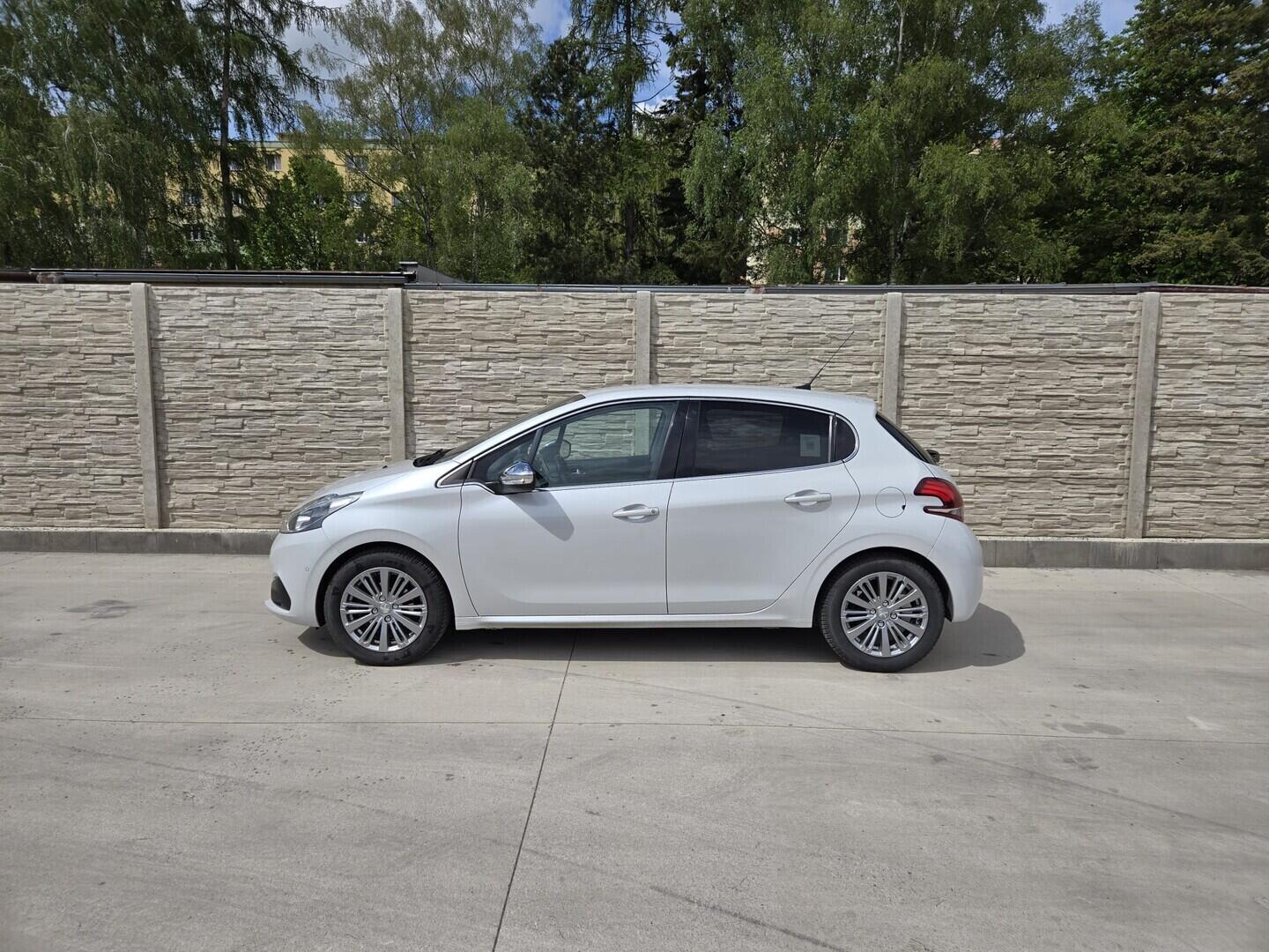 OI199V01720_12.webp_208 Allure 1.2 Puretech 60 kW manuál