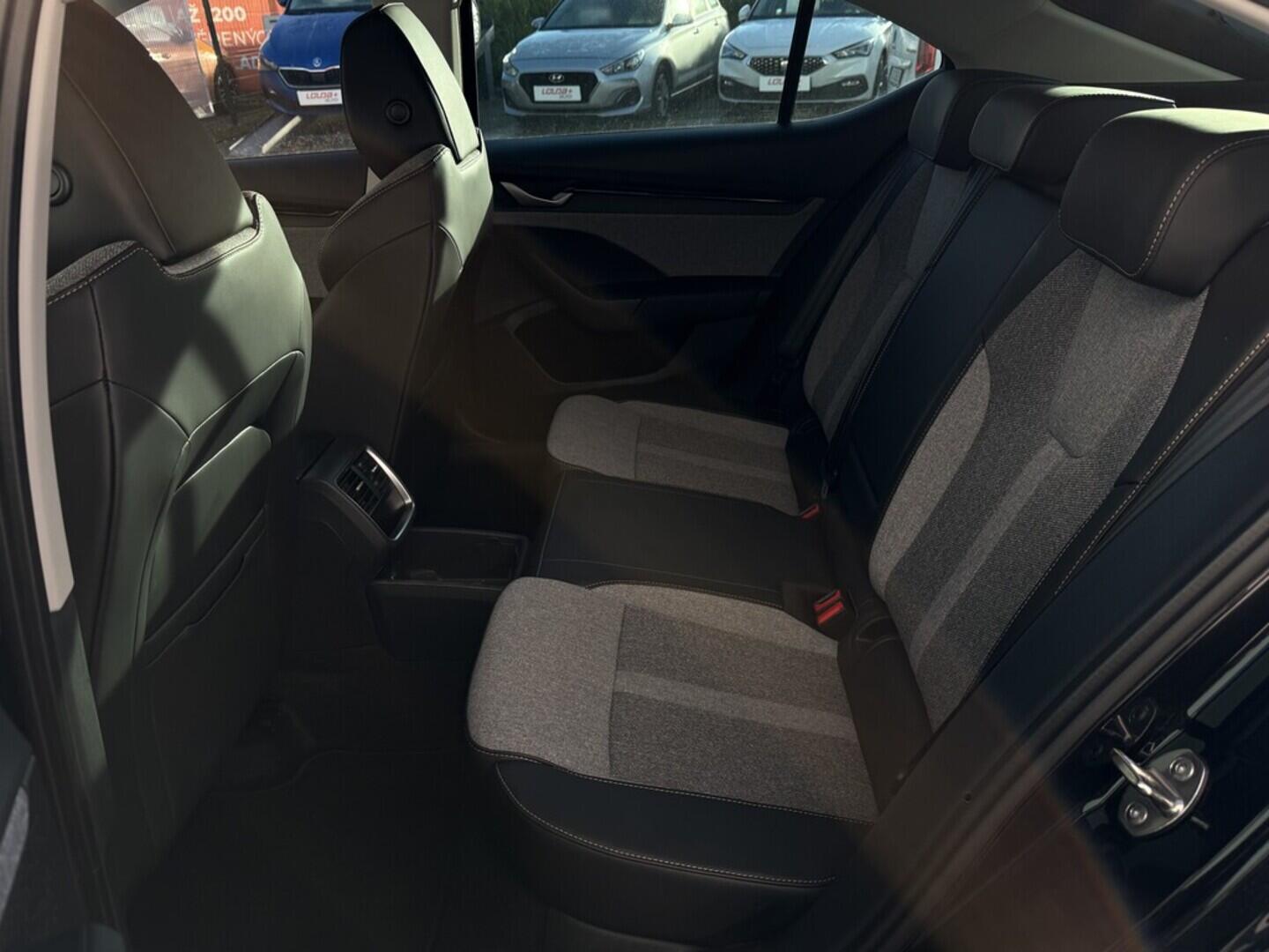 OM190V01615_31.webp_OCTAVIA Top Selection 2.0 TDI 110 kW automat, DPH