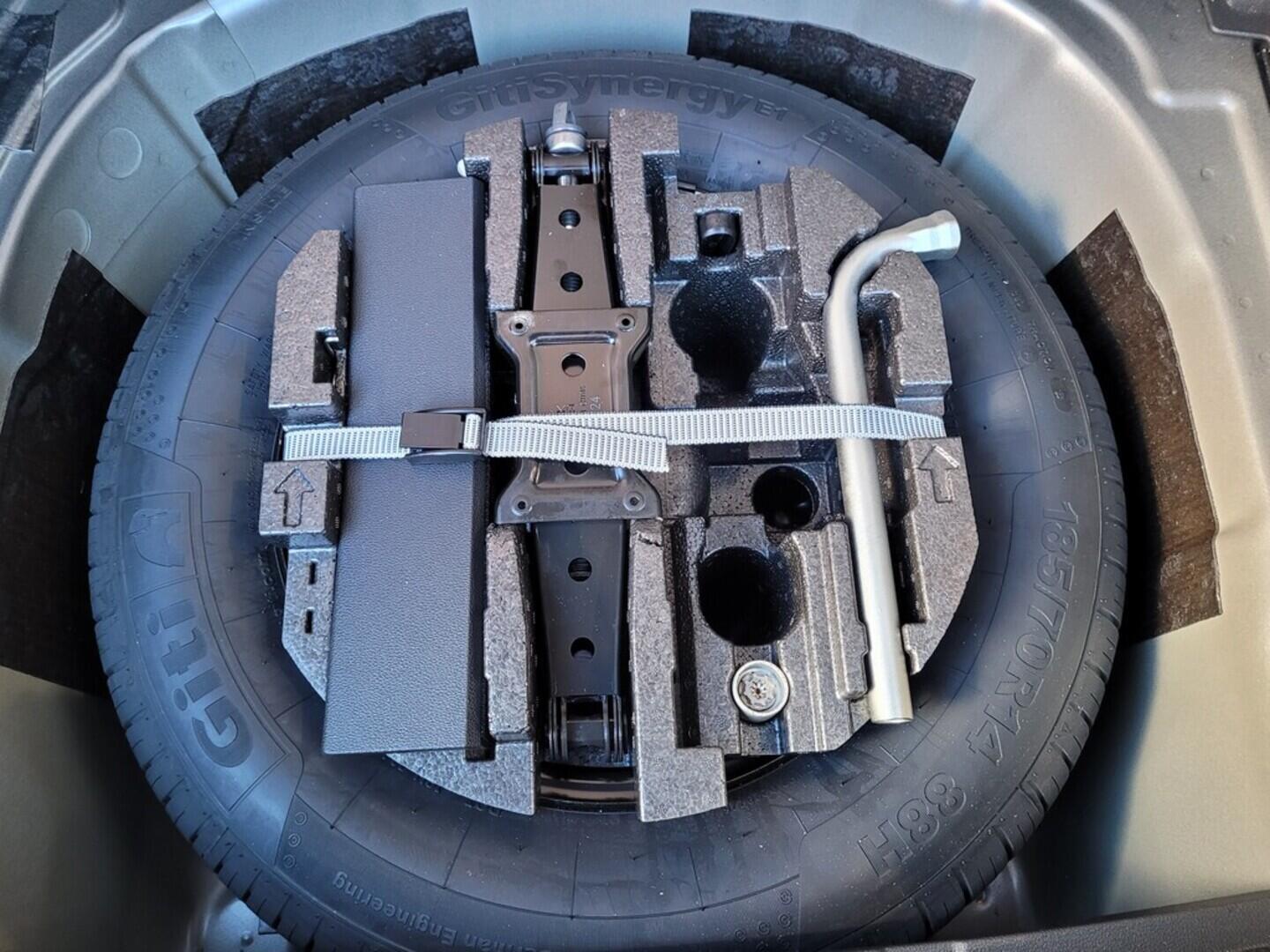 OM190V01851_32.webp_FABIA Selection 1.0 TSI 70 kW manuál, DPH