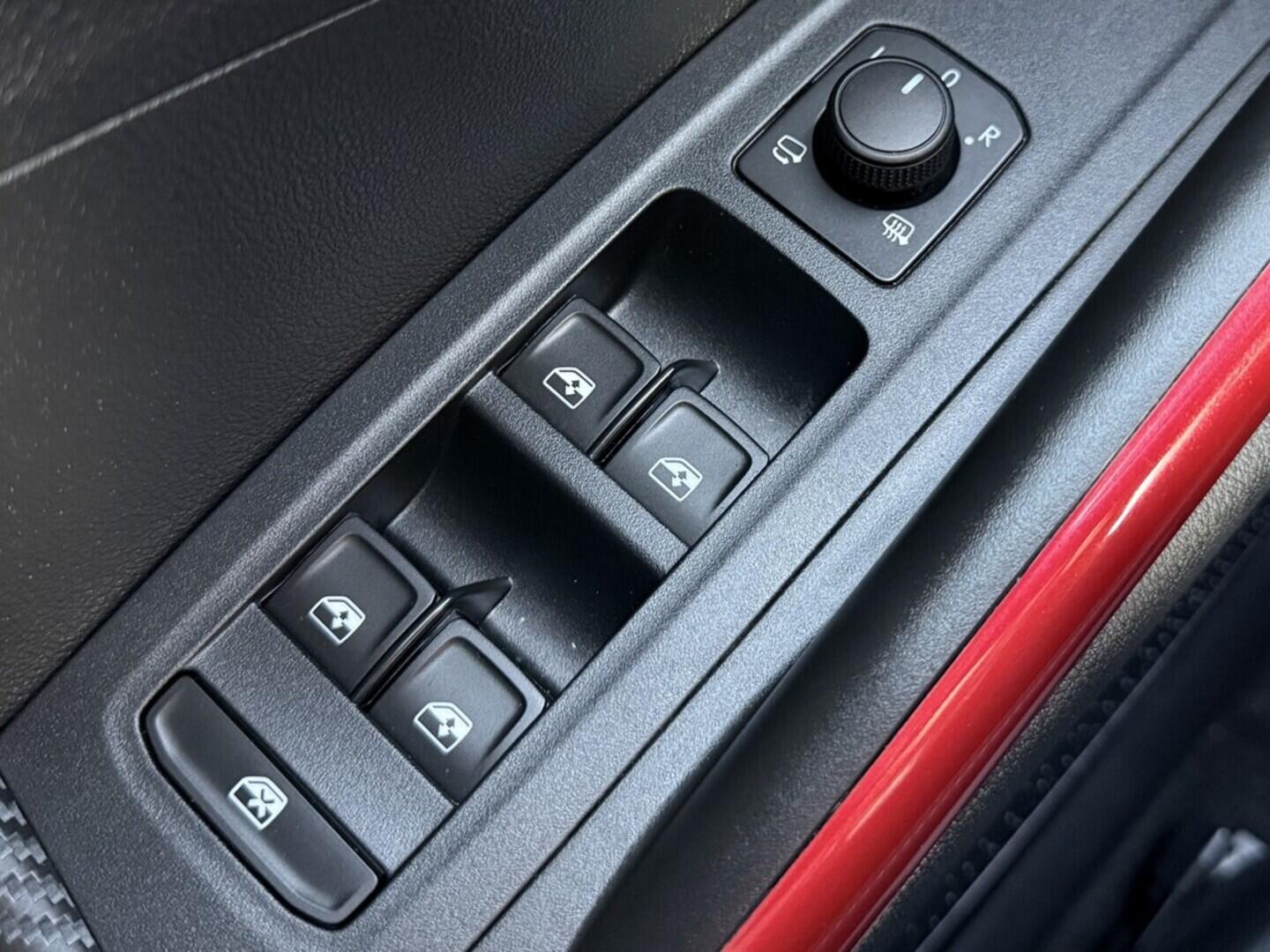 OM190V02182_21.webp_FABIA Monte Carlo 1.0 TSI 85 kW manuál, DPH