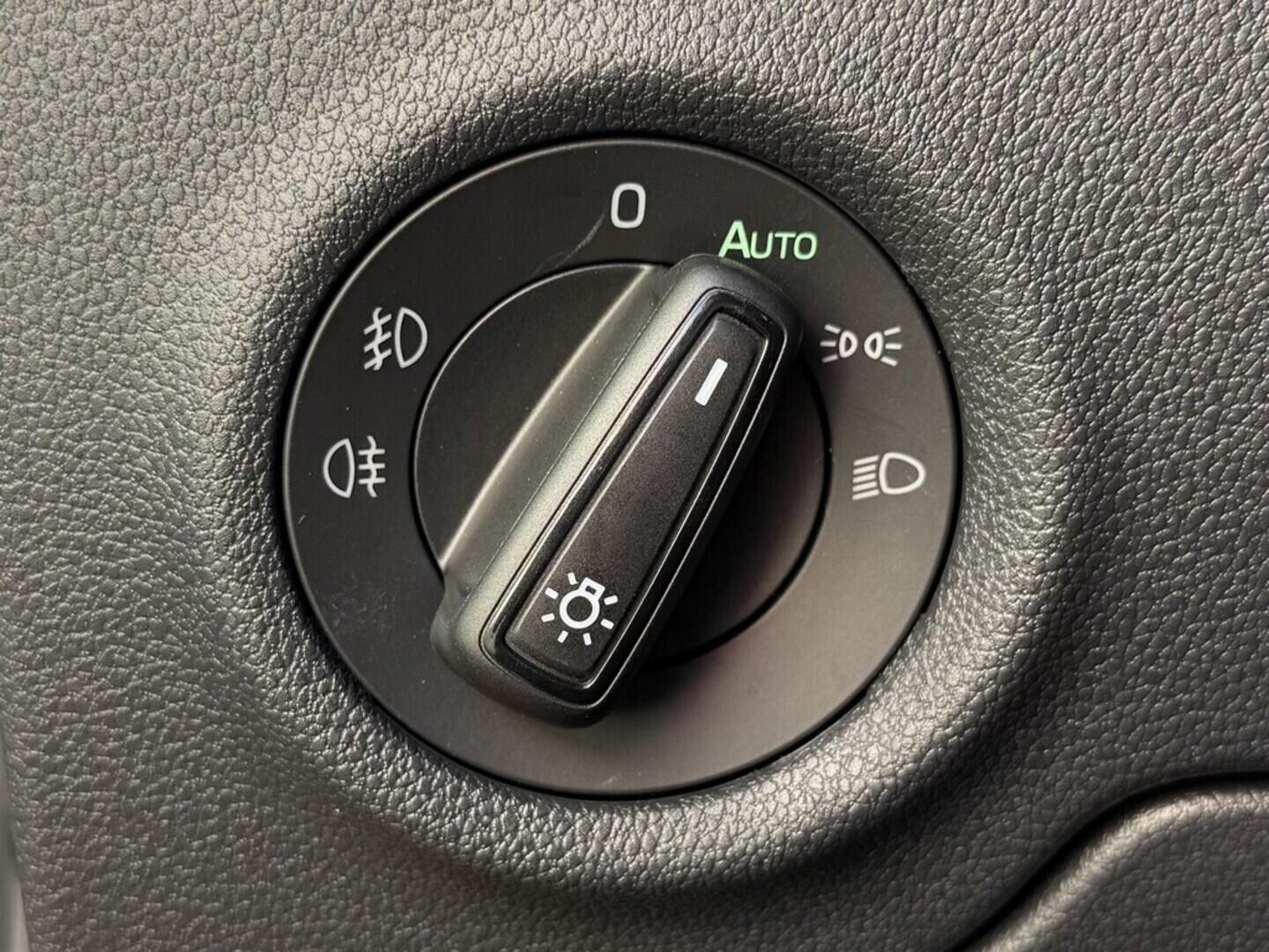 OM190V02182_22.webp_FABIA Monte Carlo 1.0 TSI 85 kW manuál, DPH