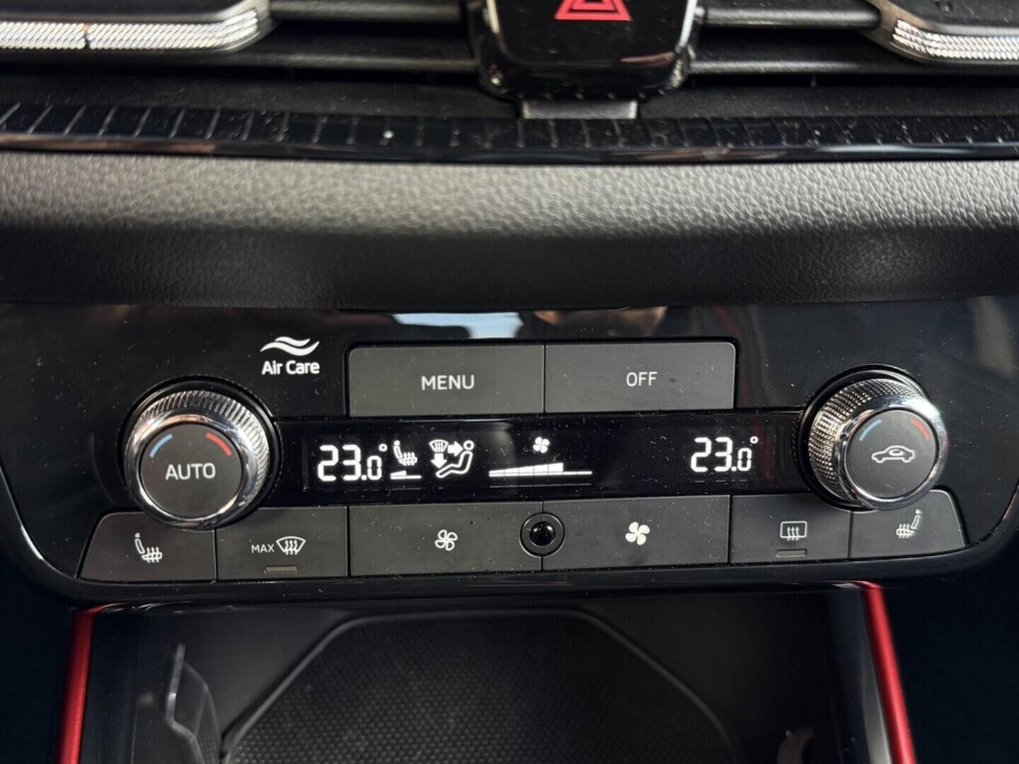 OM190V02182_27.webp_FABIA Monte Carlo 1.0 TSI 85 kW manuál, DPH