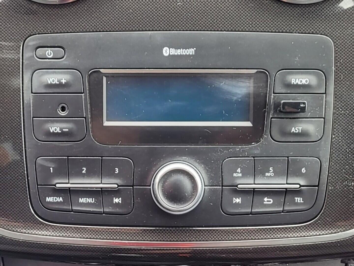 OM190V02197_29.webp_LOGAN  1.0 SCE 54 kW manuál