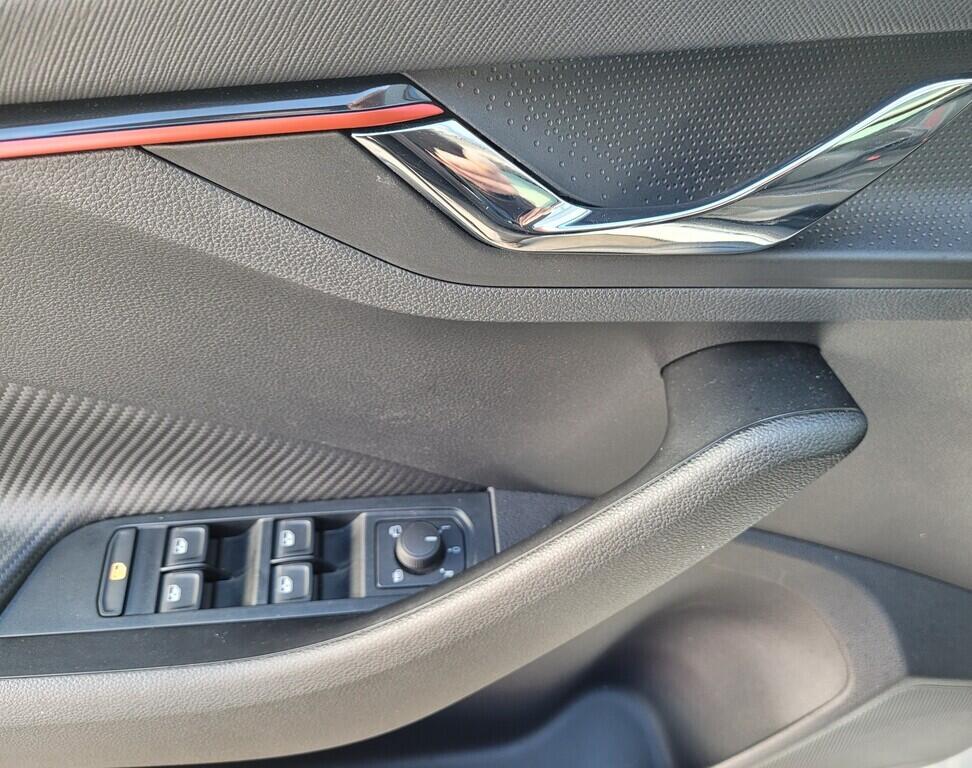 OM190V02244_21.webp_KAMIQ Monte Carlo 1.0 TSI 85 kW manuál, DPH