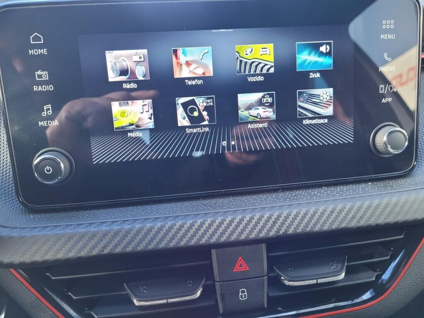 OM190V02244_24.webp_KAMIQ Monte Carlo 1.0 TSI 85 kW manuál, DPH