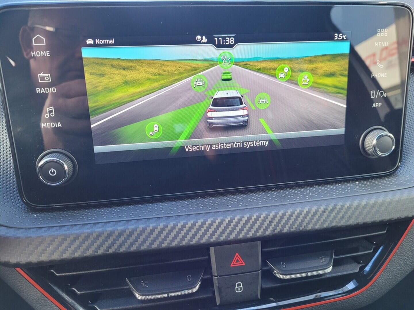 OM190V02244_25.webp_KAMIQ Monte Carlo 1.0 TSI 85 kW manuál, DPH