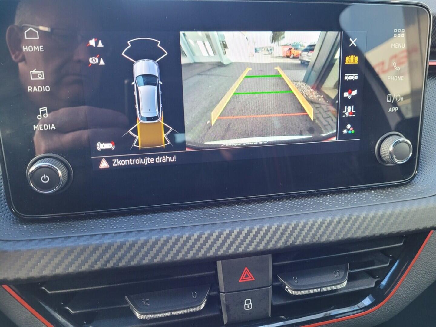 OM190V02244_26.webp_KAMIQ Monte Carlo 1.0 TSI 85 kW manuál, DPH