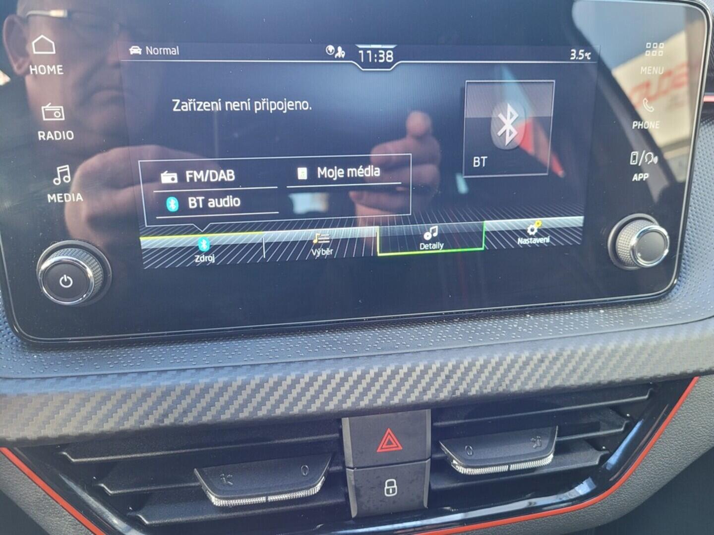 OM190V02244_27.webp_KAMIQ Monte Carlo 1.0 TSI 85 kW manuál, DPH