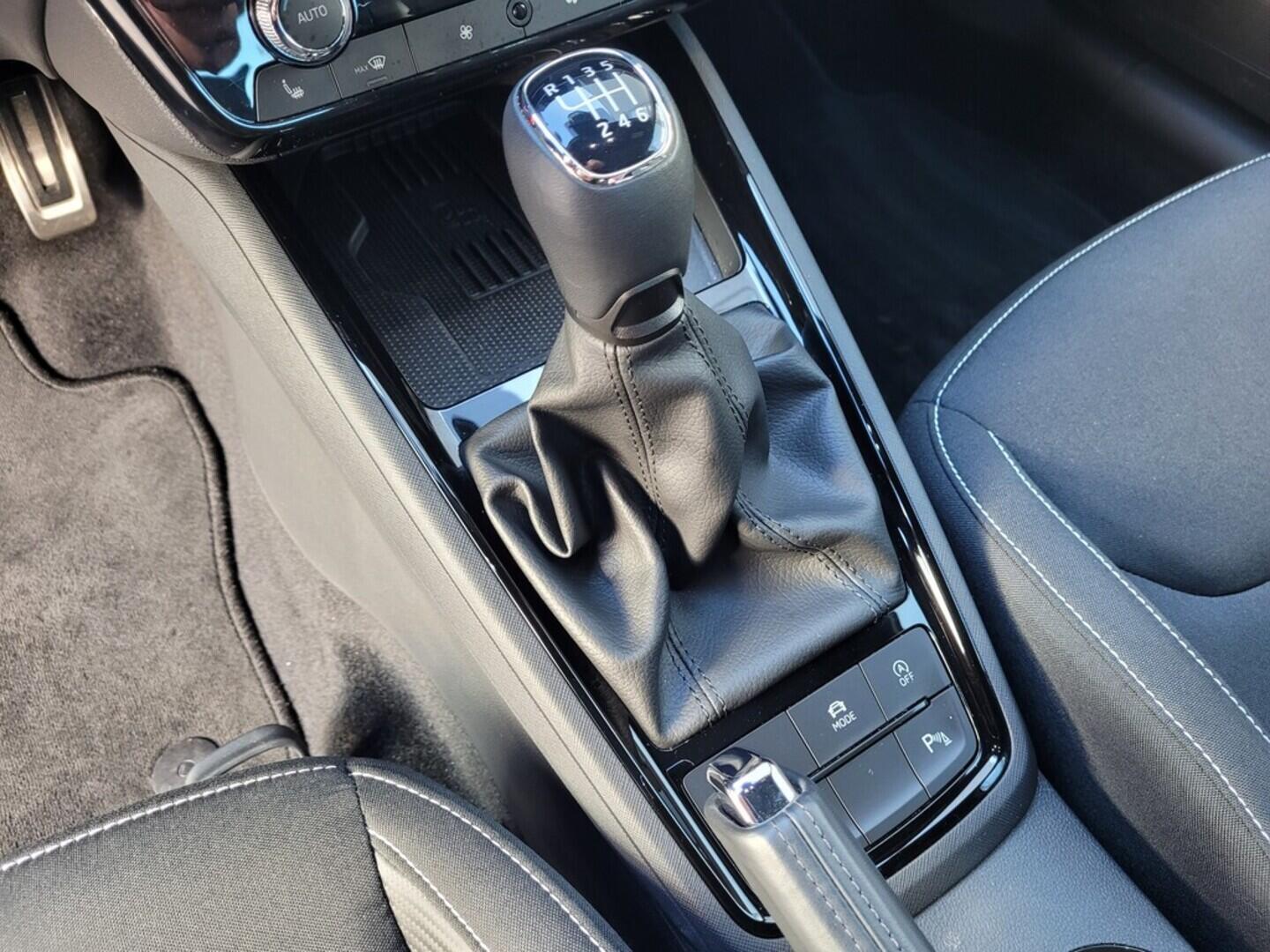 OM190V02244_30.webp_KAMIQ Monte Carlo 1.0 TSI 85 kW manuál, DPH