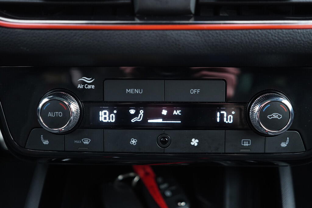 OM190V02244_32.webp_KAMIQ Monte Carlo 1.0 TSI 85 kW manuál, DPH