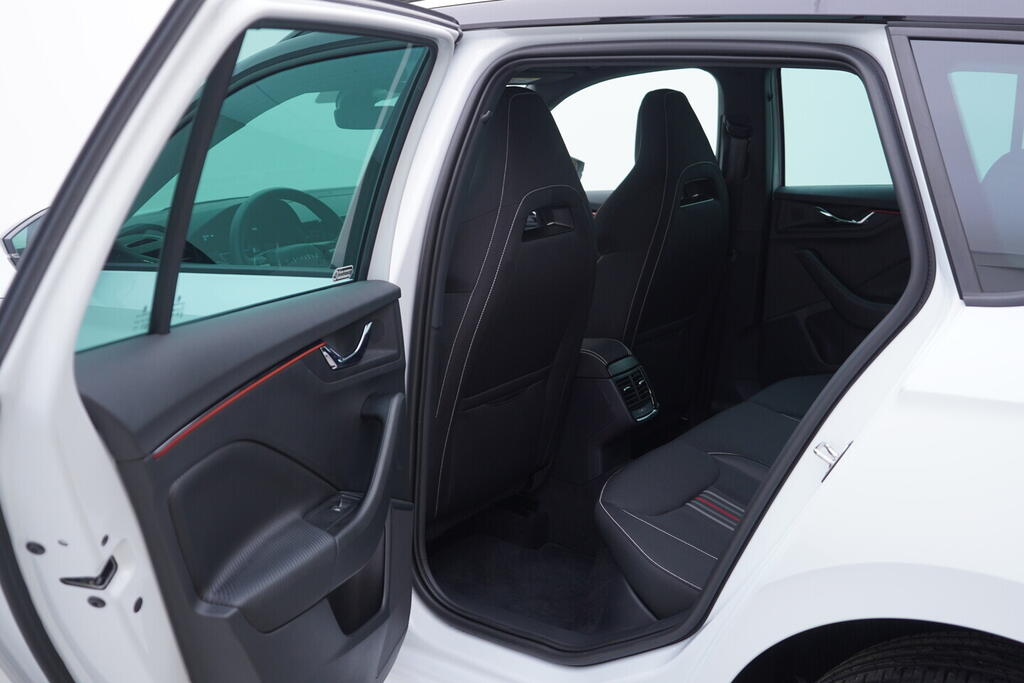 OM190V02244_34.webp_KAMIQ Monte Carlo 1.0 TSI 85 kW manuál, DPH