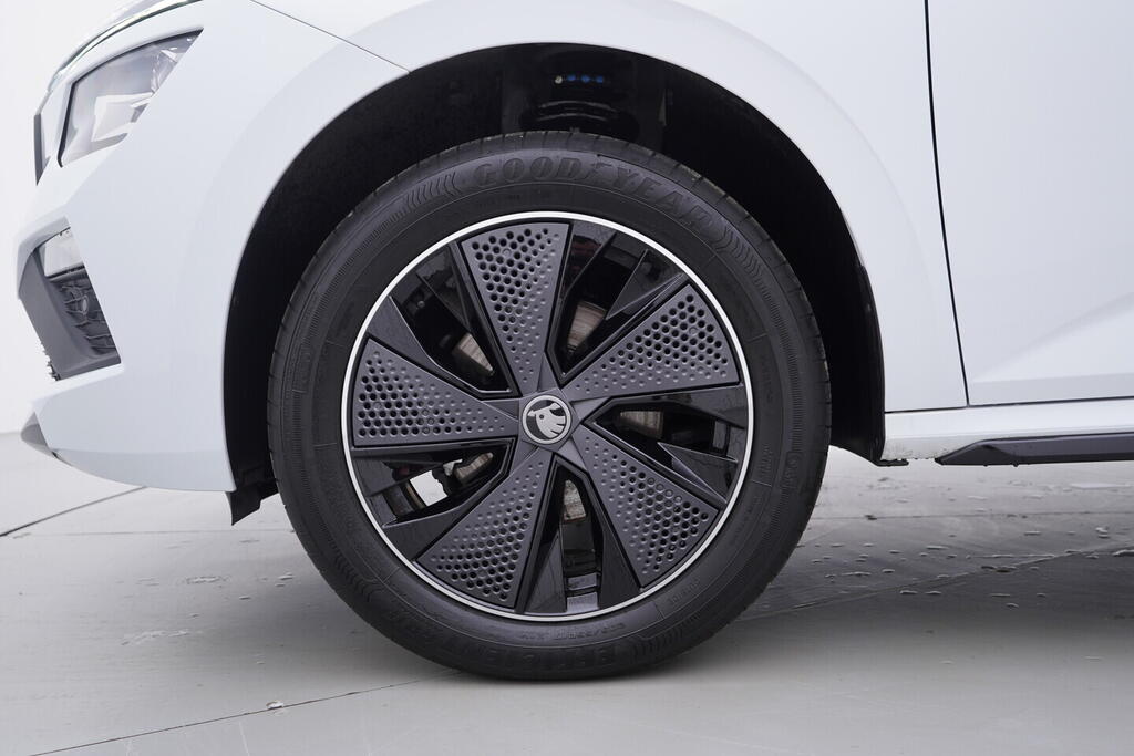 OM190V02244_39.webp_KAMIQ Monte Carlo 1.0 TSI 85 kW manuál, DPH