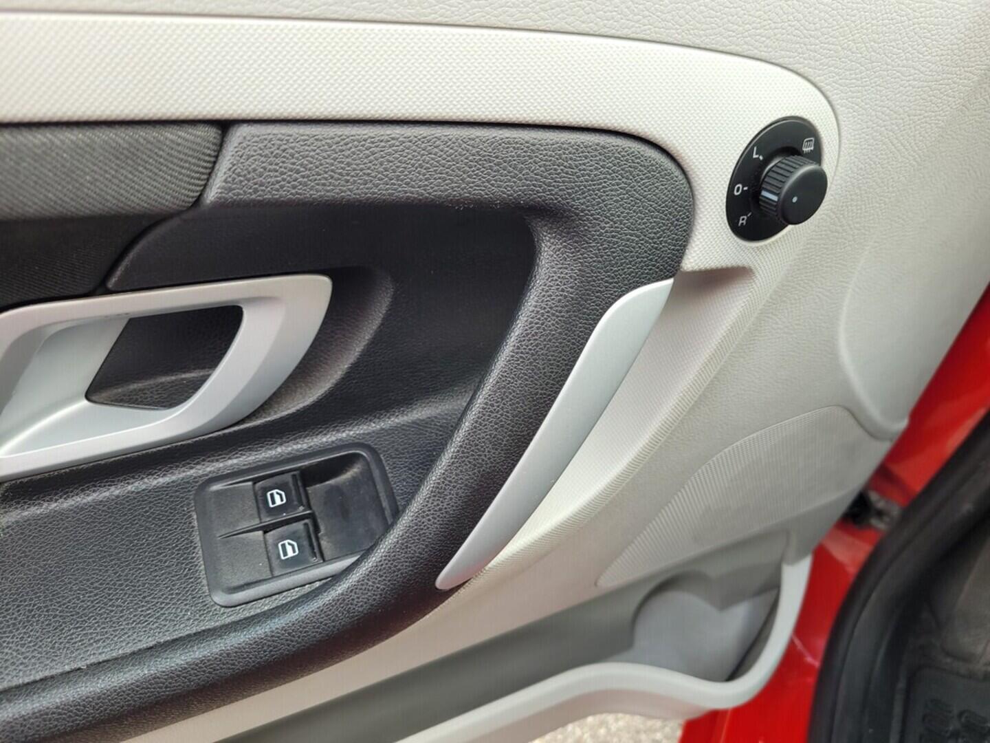 OM190V02310_25.webp_FABIA Ambiente 1.2 HTP 12V 51 kW manuál