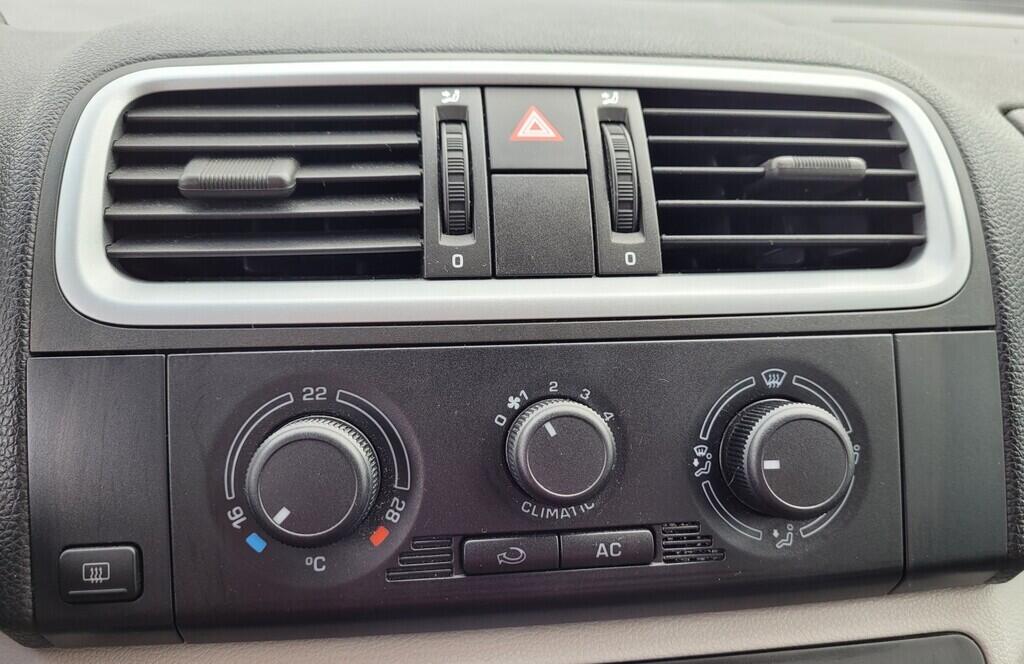 OM190V02310_28.webp_FABIA Ambiente 1.2 HTP 12V 51 kW manuál