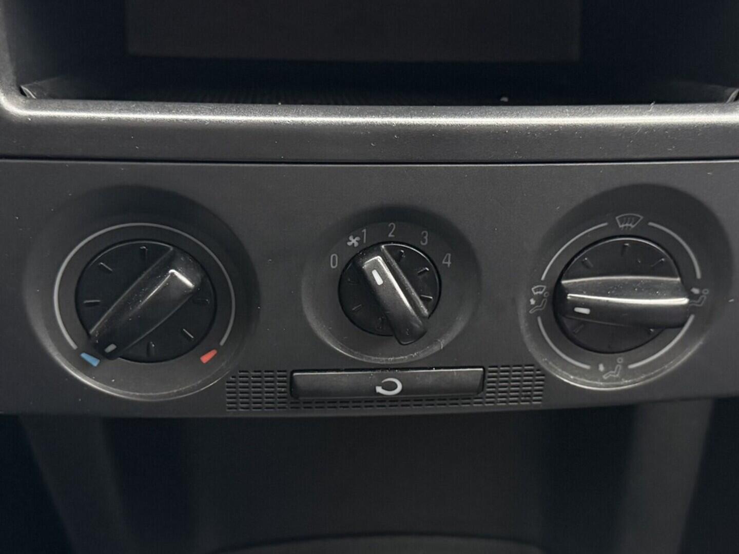 OM190V02358_29.webp_FABIA Ambiente 1.2 HTP 47 kW manuál