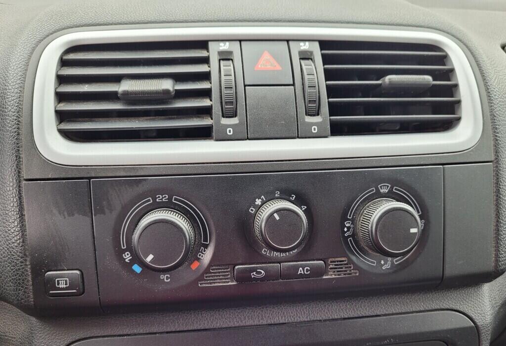 OM190V02364_26.webp_FABIA Ambiente 1.4 MPI 63 kW manuál