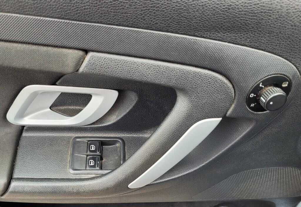 OM190V02364_27.webp_FABIA Ambiente 1.4 MPI 63 kW manuál