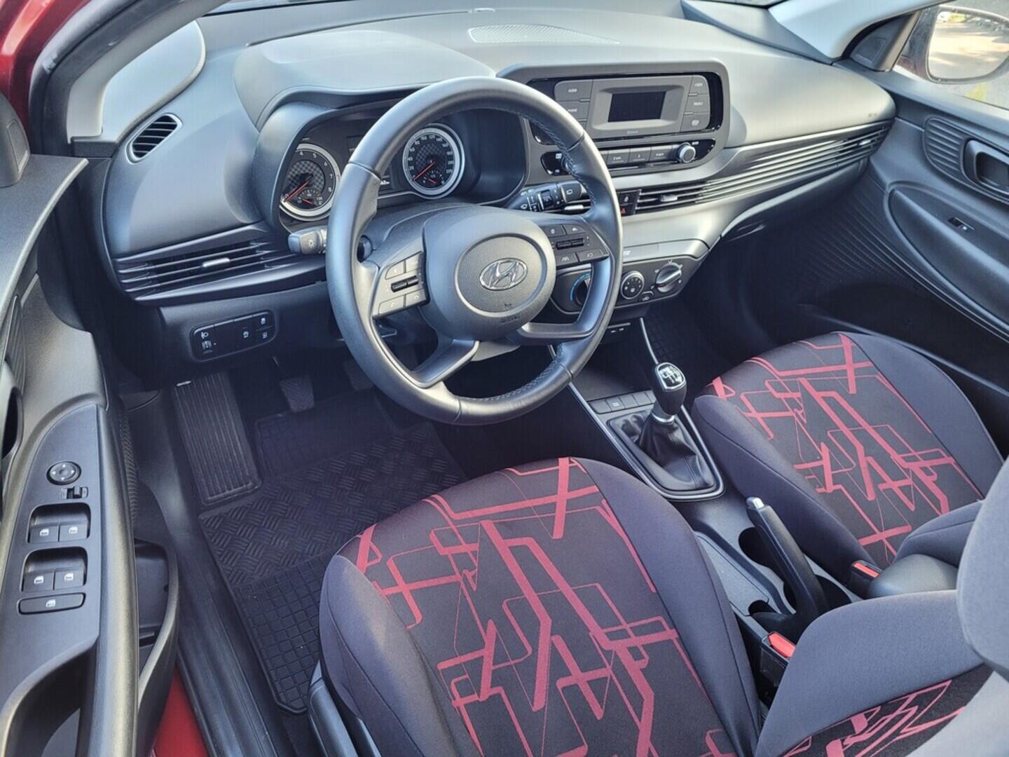 OM190V02406_19.webp_I20 Comfort Club 1.0 TGDI 74 kW manuál