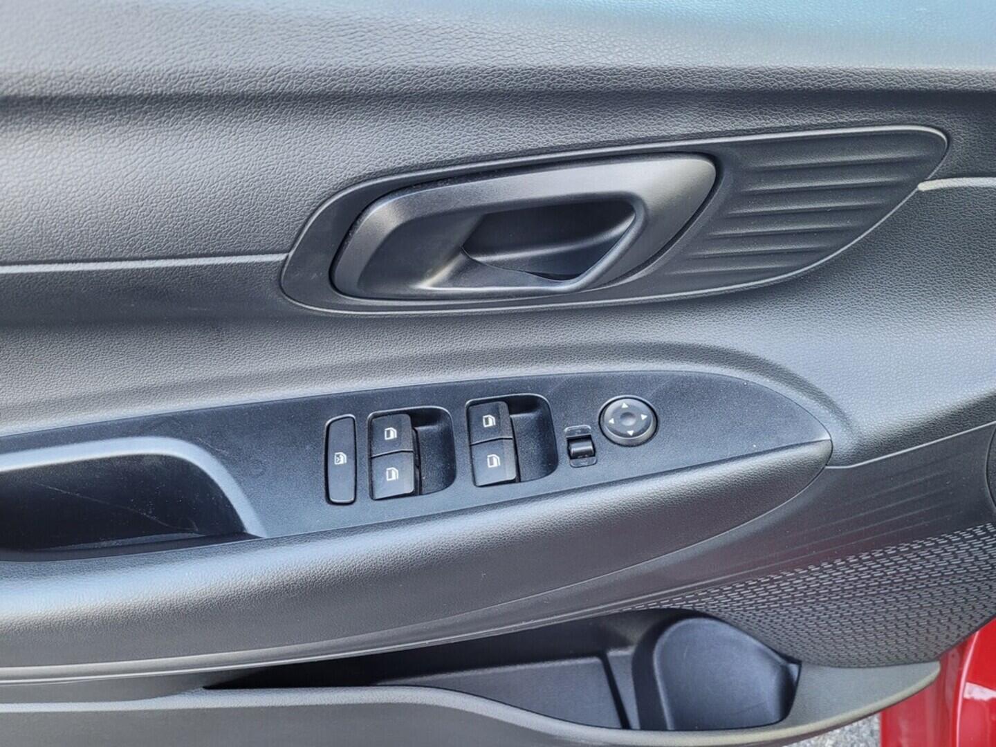 OM190V02406_21.webp_I20 Comfort Club 1.0 TGDI 74 kW manuál