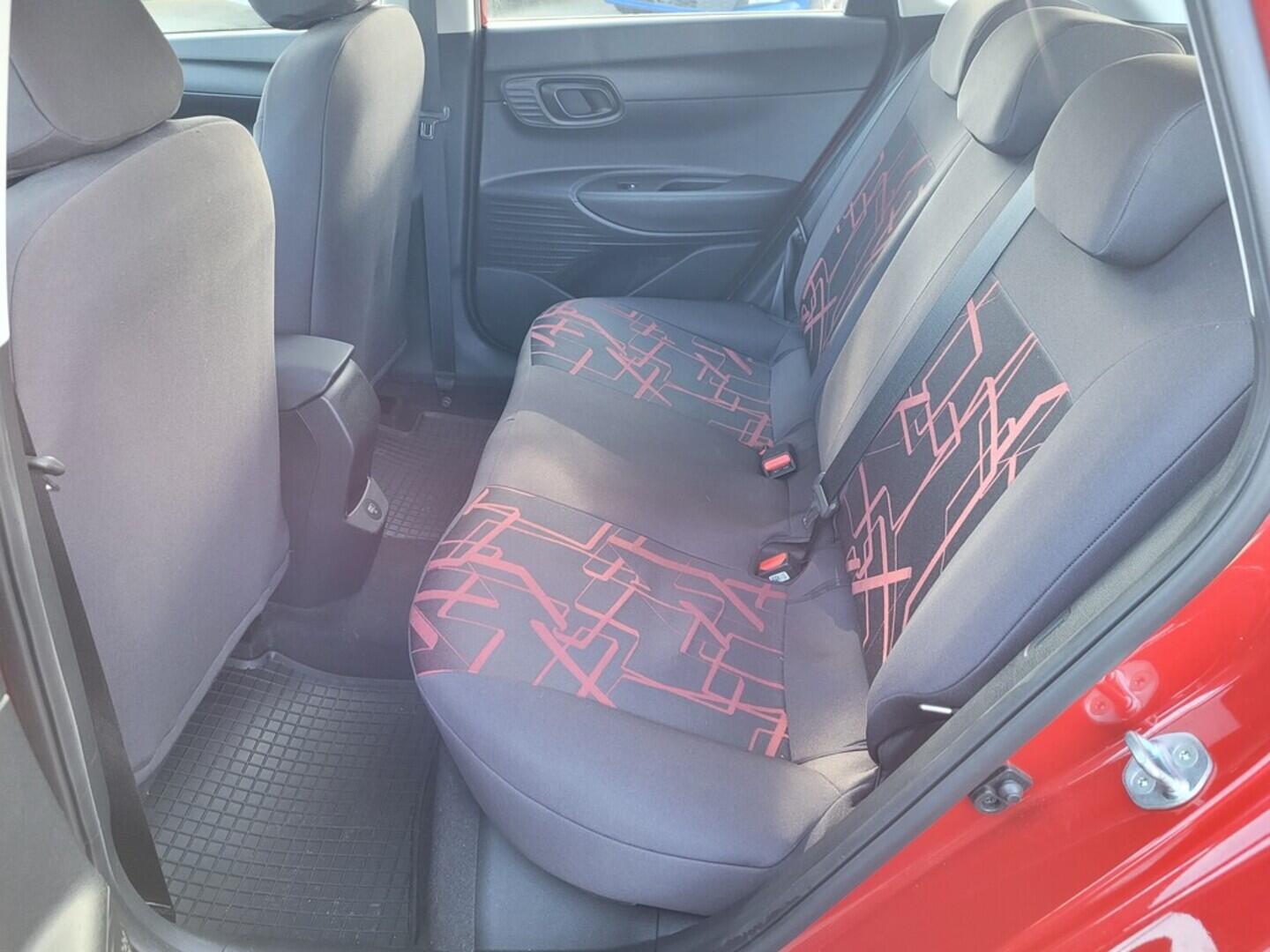 OM190V02406_29.webp_I20 Comfort Club 1.0 TGDI 74 kW manuál