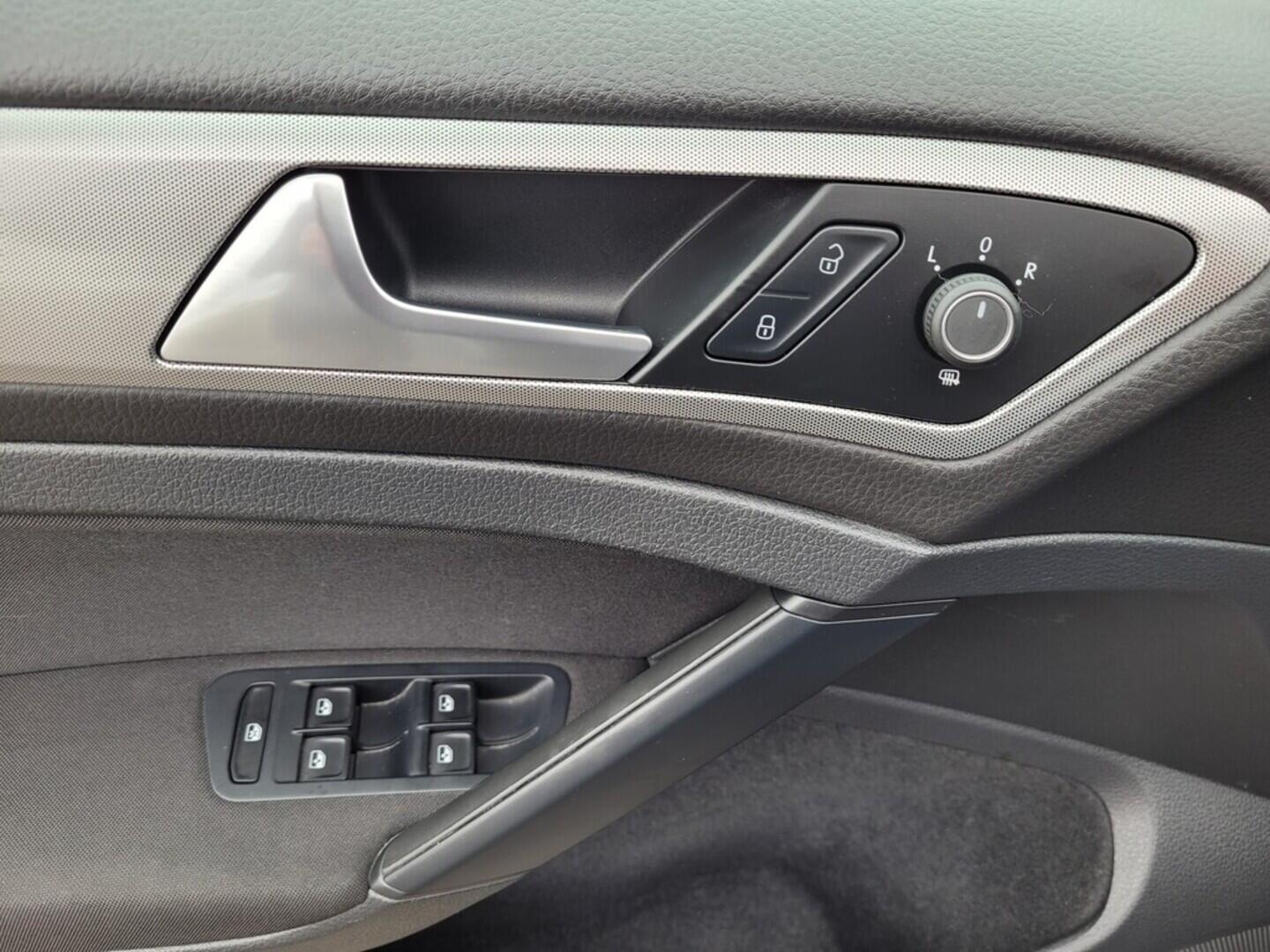 OM190V02411_21.webp_GOLF VARIANT Comfortline 1.6 TDI 85 kW manuál