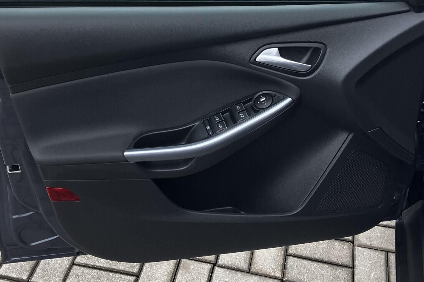 OM190V02422_19.webp_FOCUS titanium 1.6  110 kW manuál