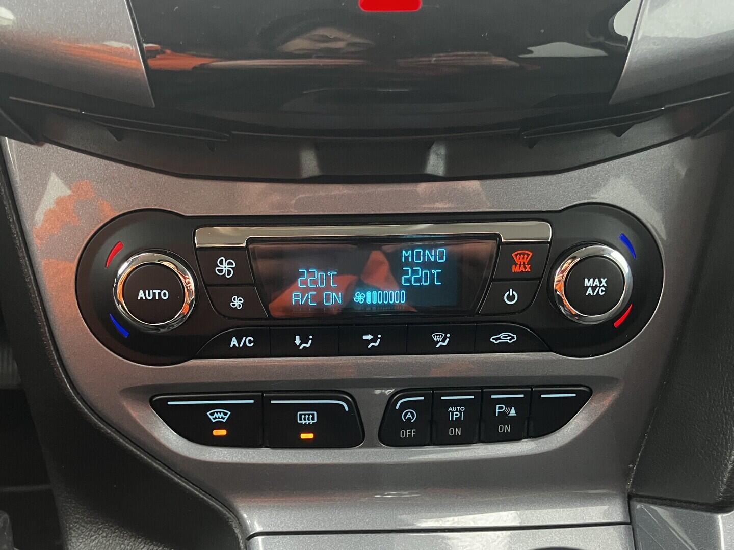 OM190V02422_27.webp_FOCUS titanium 1.6  110 kW manuál