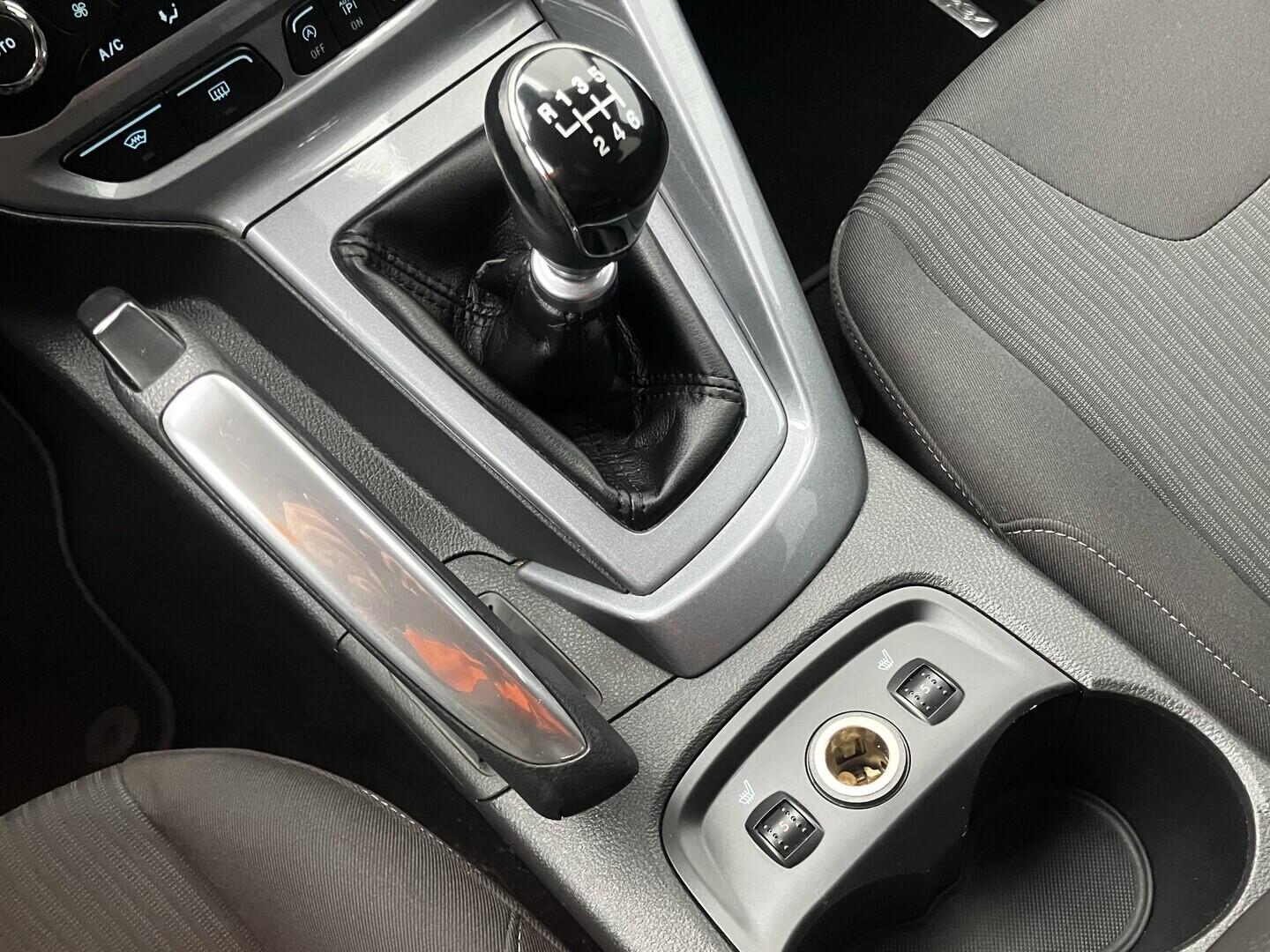 OM190V02422_28.webp_FOCUS titanium 1.6  110 kW manuál