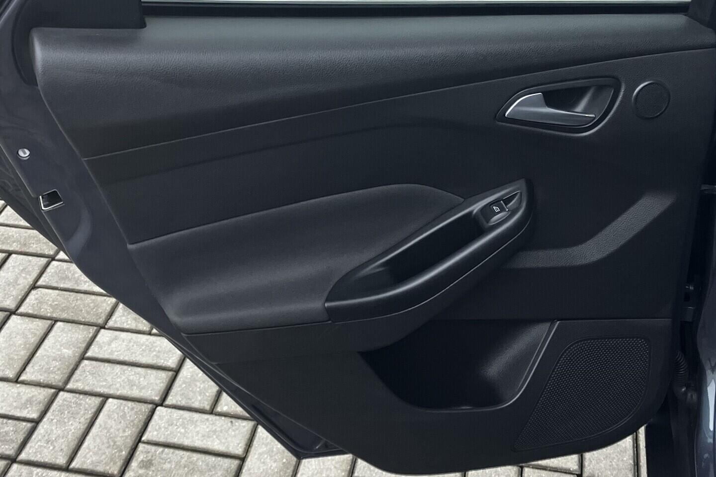 OM190V02422_29.webp_FOCUS titanium 1.6  110 kW manuál